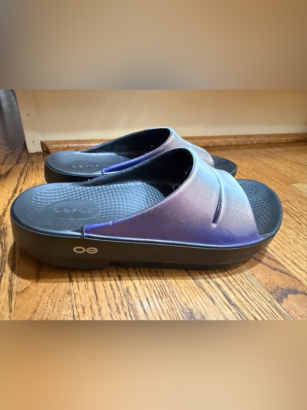OOFOS Iridescent Purple/Blue Recovery Slide EU 39